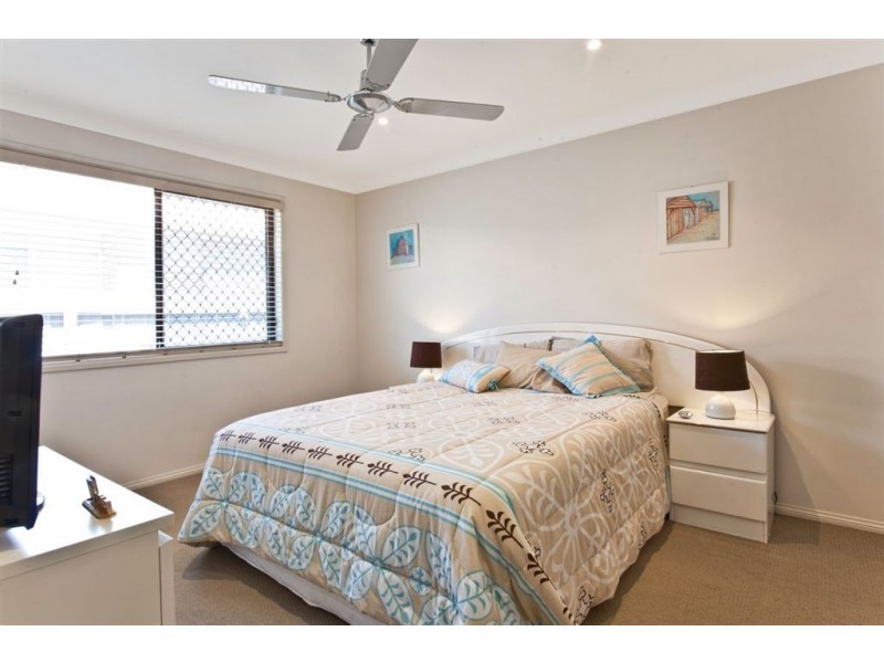 37 Sundown Drive, Paradise Point QLD 4216