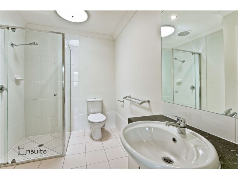 3/119 Eugaree Street, Southport QLD 4215