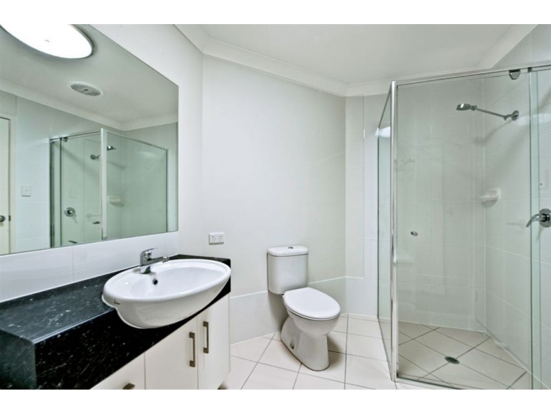 3/119 Eugaree Street, Southport QLD 4215