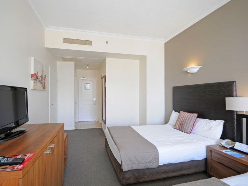 2005/2006/25 Laycock Street, Surfers Paradise QLD 4217