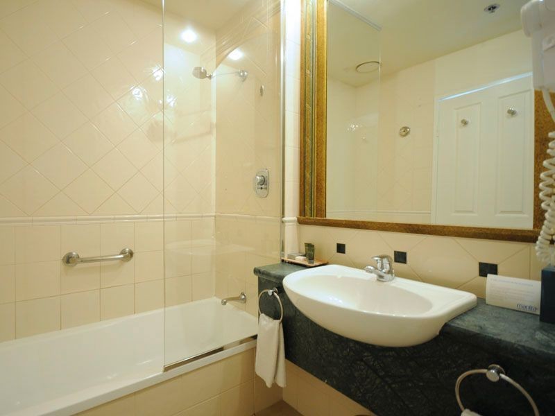 2005/2006/25 Laycock Street, Surfers Paradise QLD 4217