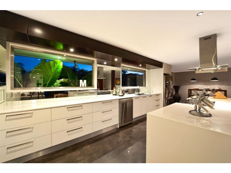 31 Lakefield Crescent, Paradise Point QLD 4216