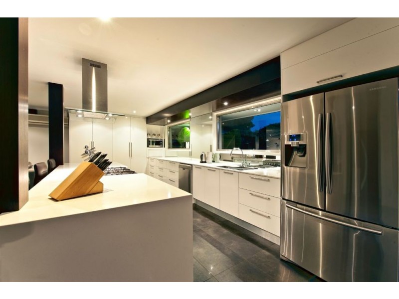 31 Lakefield Crescent, Paradise Point QLD 4216