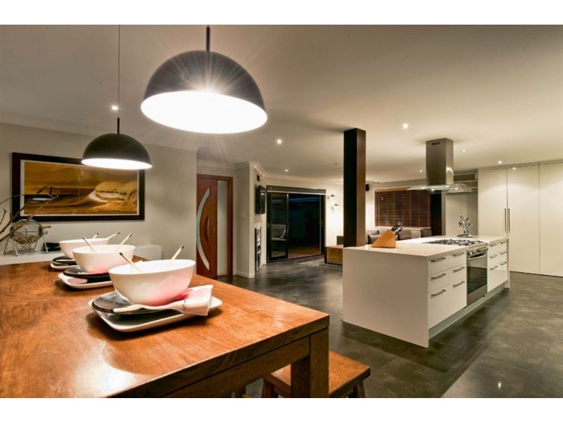 31 Lakefield Crescent, Paradise Point QLD 4216