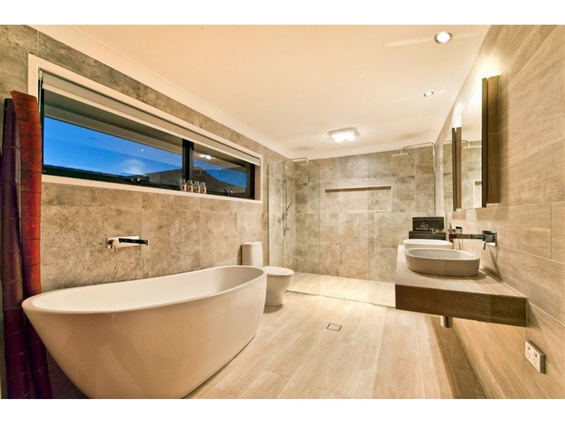 31 Lakefield Crescent, Paradise Point QLD 4216