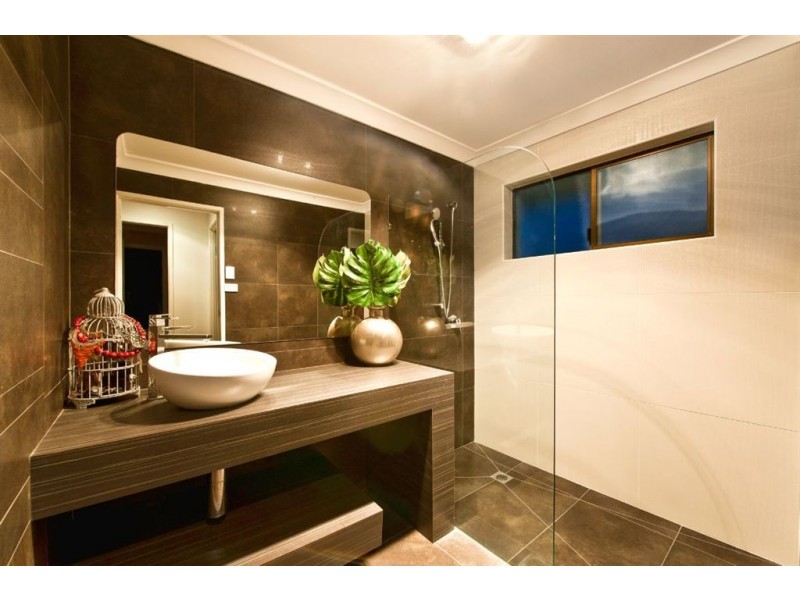 31 Lakefield Crescent, Paradise Point QLD 4216