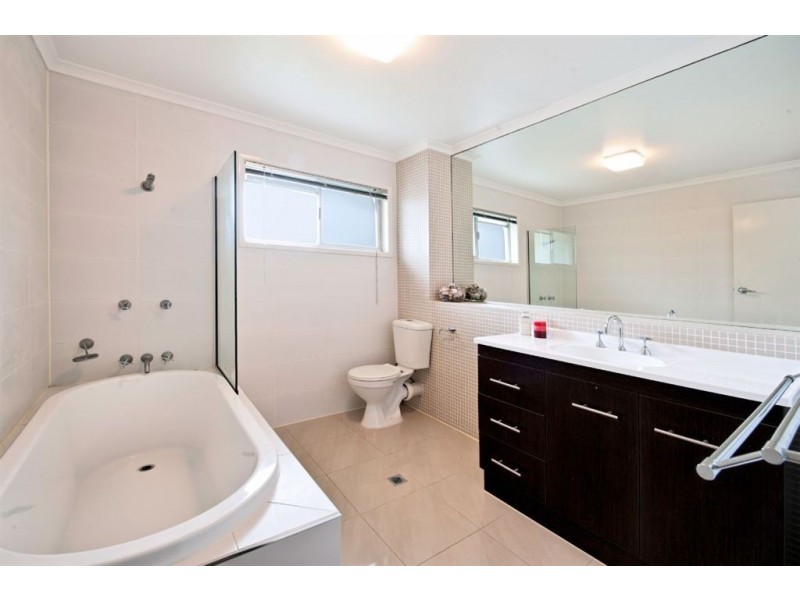 14 Muscovey Avenue, Paradise Point QLD 4216