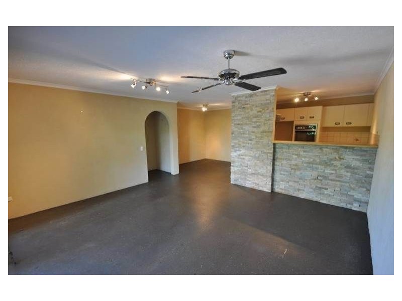 2/2 Stanhill Drive, Chevron Island QLD 4217