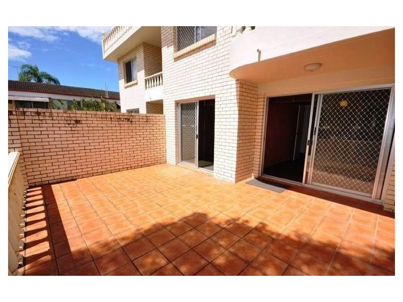 2/2 Stanhill Drive, Chevron Island QLD 4217