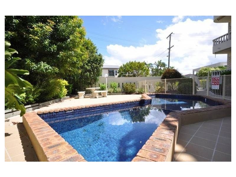 2/2 Stanhill Drive, Chevron Island QLD 4217