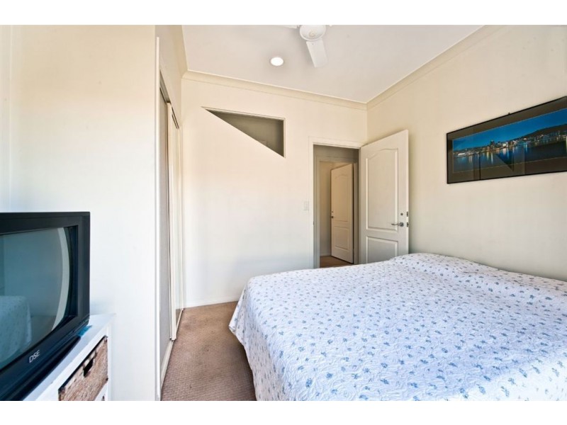 1/7 Shoveller Avenue, Paradise Point QLD 4216