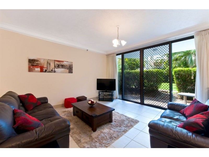 2/5 Enderley Avenue, Surfers Paradise QLD 4217