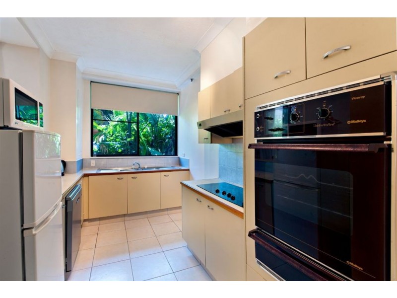 2/5 Enderley Avenue, Surfers Paradise QLD 4217