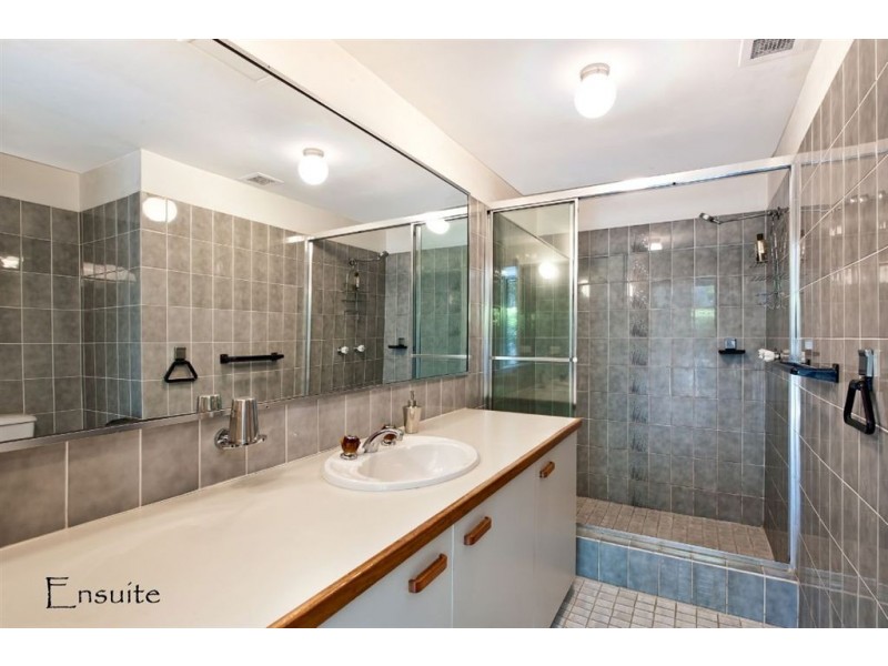 2/5 Enderley Avenue, Surfers Paradise QLD 4217