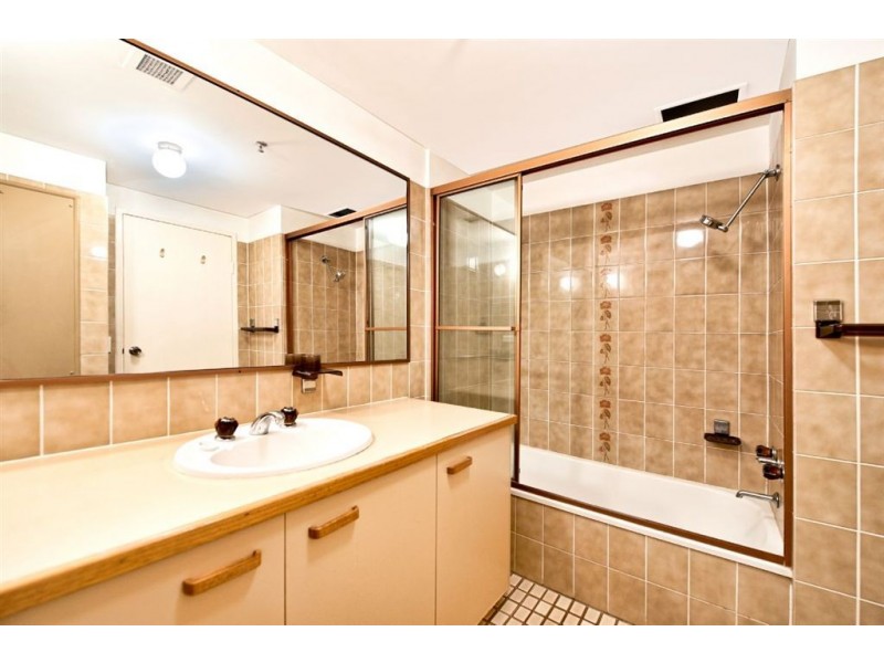 2/5 Enderley Avenue, Surfers Paradise QLD 4217