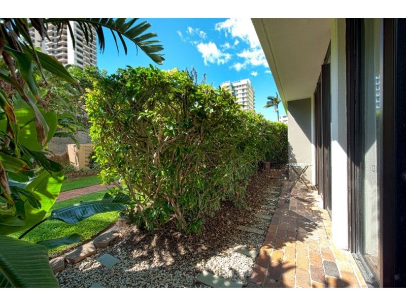 2/5 Enderley Avenue, Surfers Paradise QLD 4217