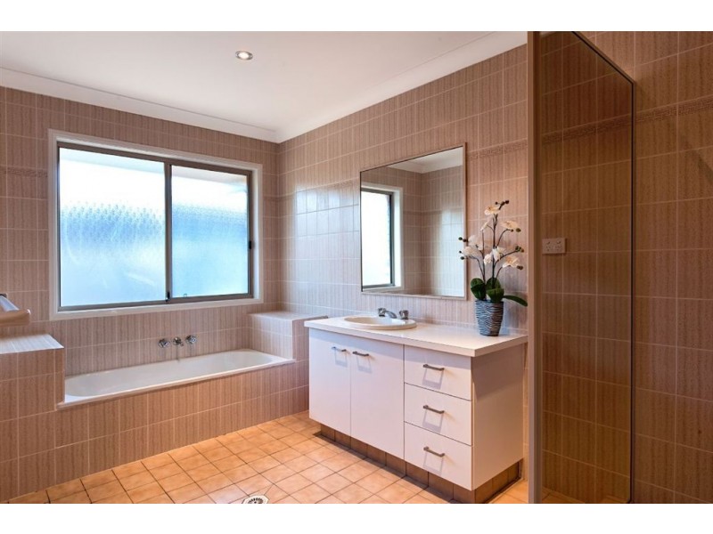 38 Matthew Flinders Drive, Hollywell QLD 4216