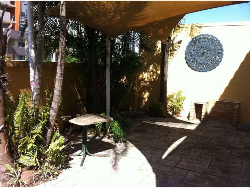 2/54 Darrambal Street, Surfers Paradise QLD 4217