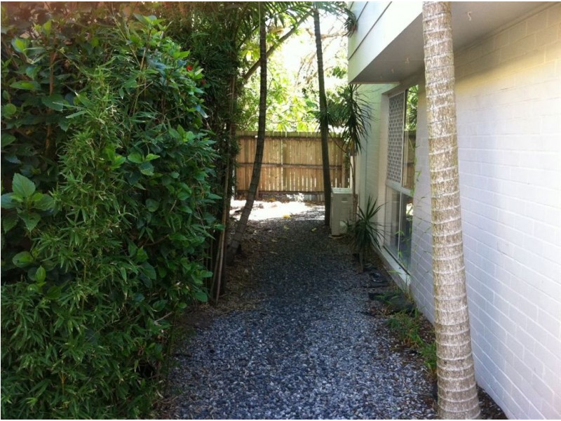 2/54 Darrambal Street, Surfers Paradise QLD 4217