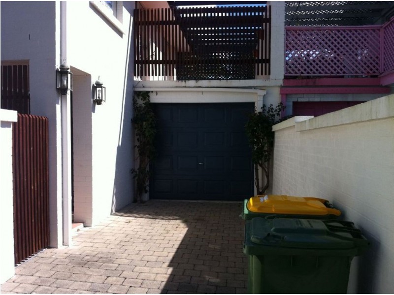 2/54 Darrambal Street, Surfers Paradise QLD 4217