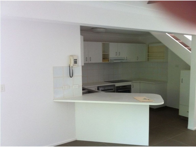 2/54 Darrambal Street, Surfers Paradise QLD 4217