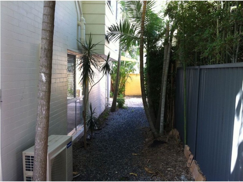 2/54 Darrambal Street, Surfers Paradise QLD 4217