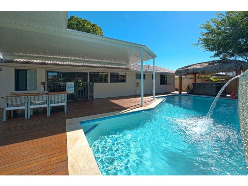 287 Morala Avenue, Runaway Bay QLD 4216