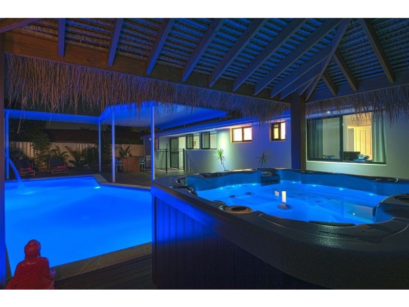 287 Morala Avenue, Runaway Bay QLD 4216