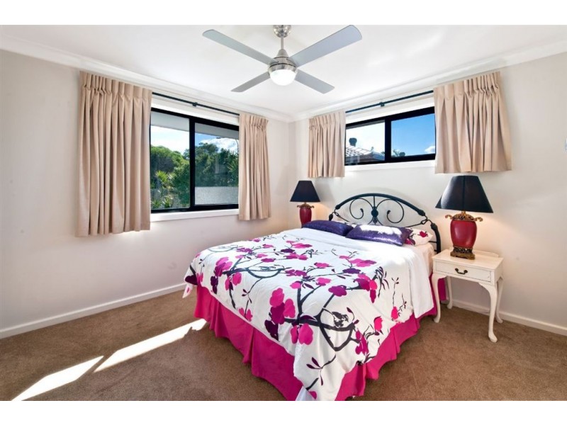 287 Morala Avenue, Runaway Bay QLD 4216