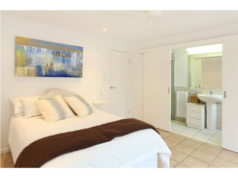 2 Paradise Place, Surfers Paradise QLD 4217