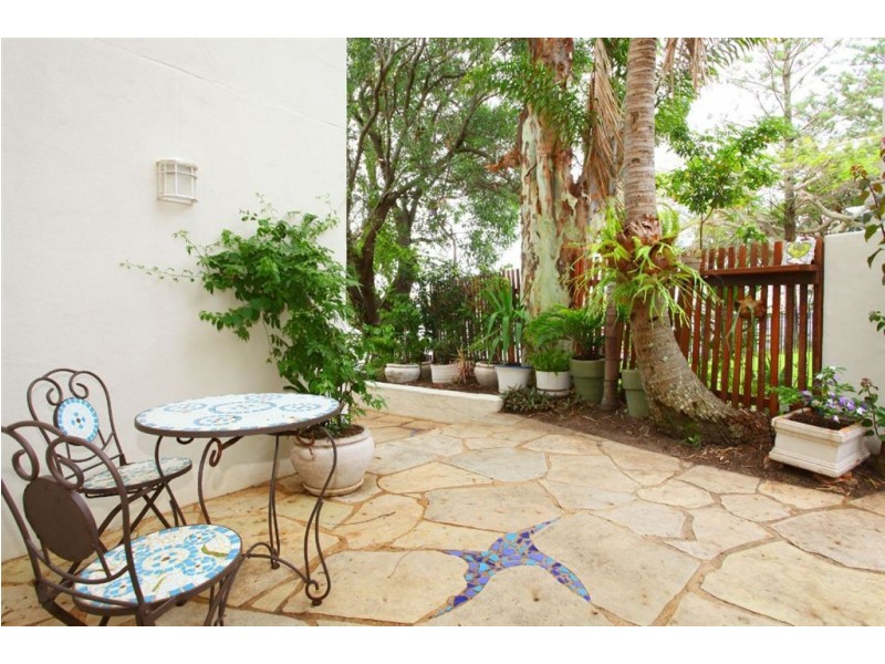 2 Paradise Place, Surfers Paradise QLD 4217