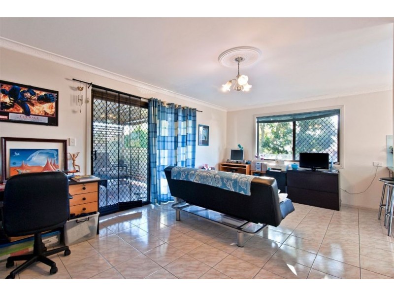 19 Ashburton Close, Arundel QLD 4214