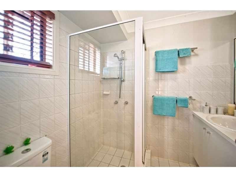 19 Ashburton Close, Arundel QLD 4214