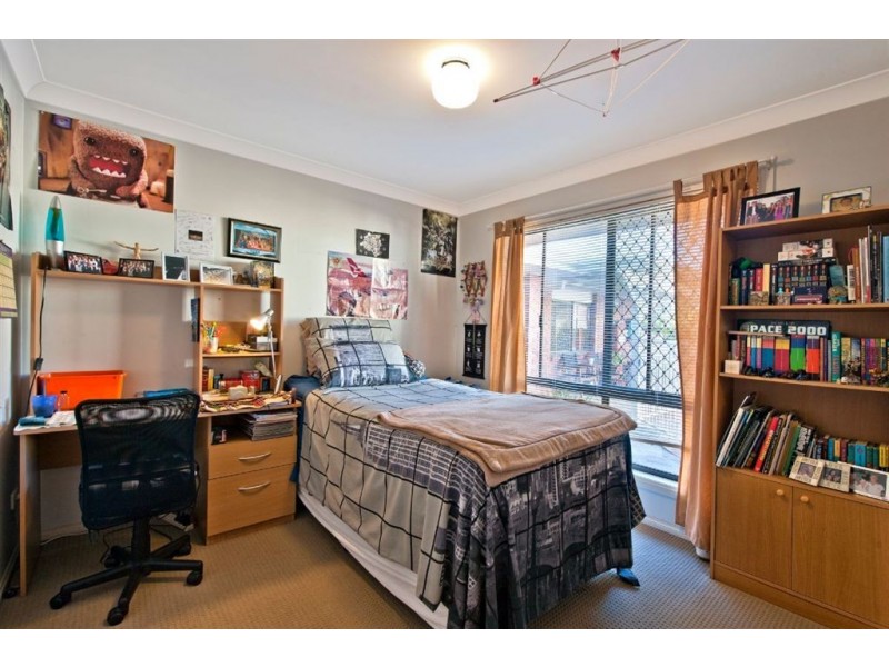 19 Ashburton Close, Arundel QLD 4214