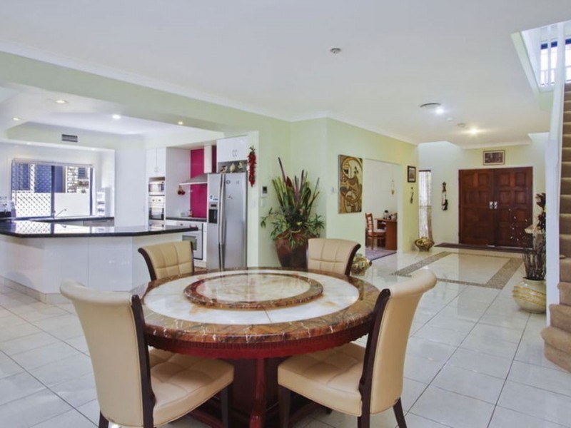 34 Oxley Drive, Paradise Point QLD 4216