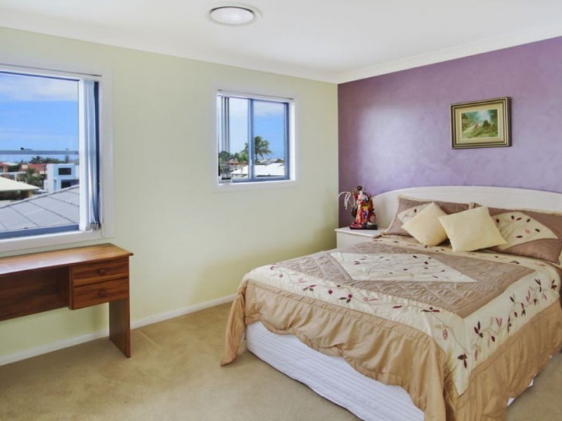 34 Oxley Drive, Paradise Point QLD 4216
