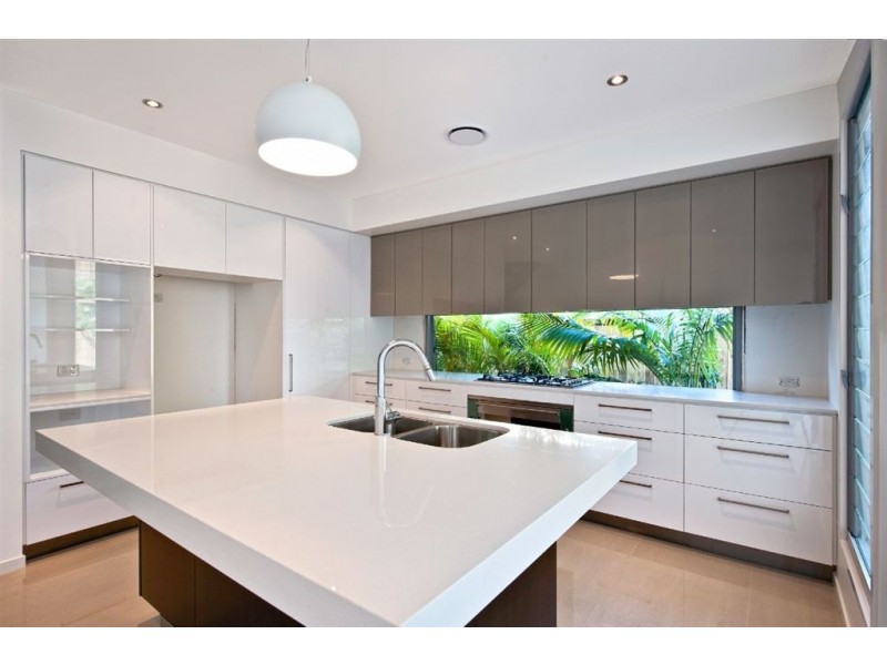 6 Mallard Avenue, Paradise Point QLD 4216