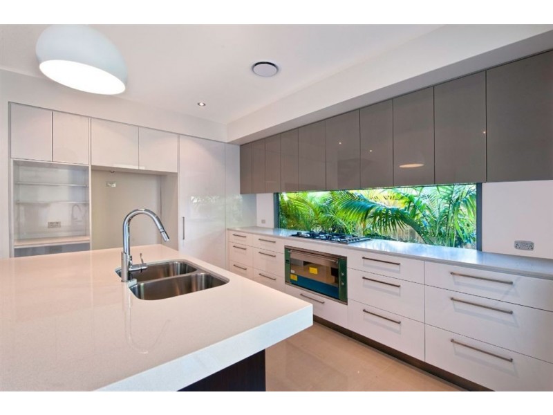 6 Mallard Avenue, Paradise Point QLD 4216