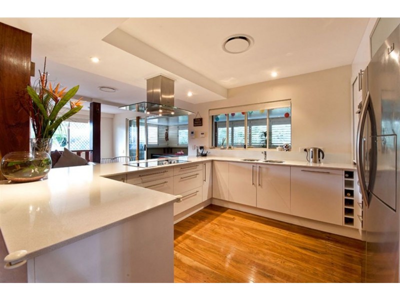 24 Killowill Avenue, Paradise Point QLD 4216