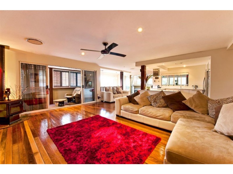 24 Killowill Avenue, Paradise Point QLD 4216