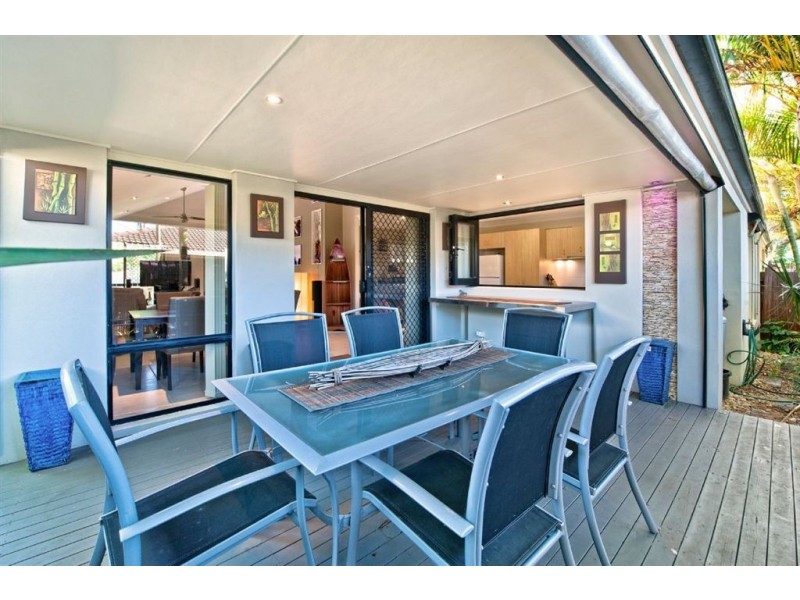 2/13 Thelma Avenue, Biggera Waters QLD 4216