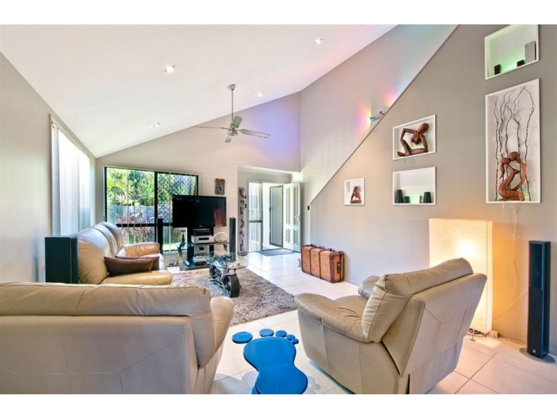 2/13 Thelma Avenue, Biggera Waters QLD 4216