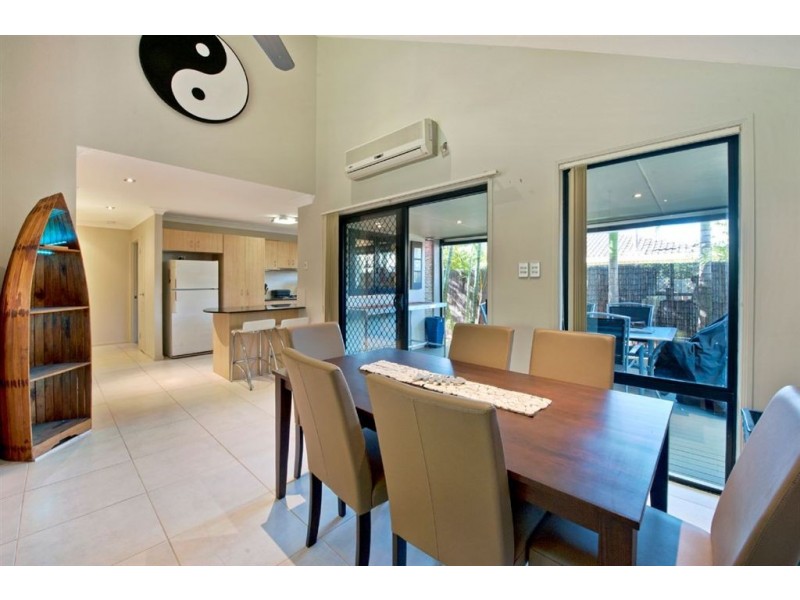 2/13 Thelma Avenue, Biggera Waters QLD 4216