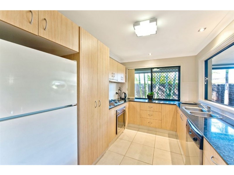 2/13 Thelma Avenue, Biggera Waters QLD 4216