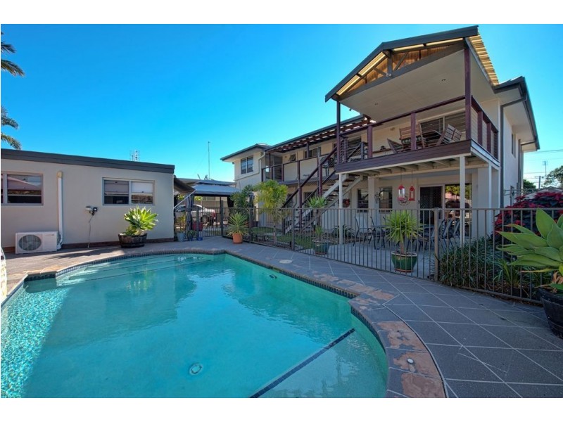 8 Kestrel Drive, Burleigh Waters QLD 4220