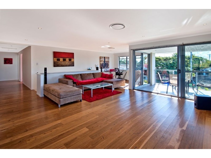 8 Kestrel Drive, Burleigh Waters QLD 4220