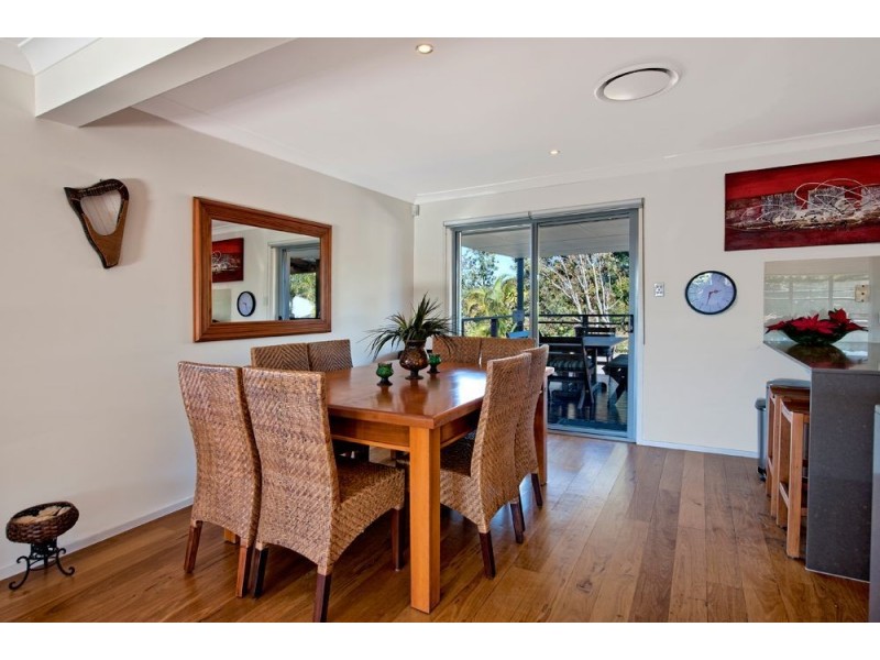 8 Kestrel Drive, Burleigh Waters QLD 4220