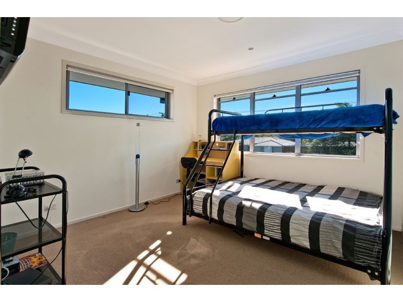 8 Kestrel Drive, Burleigh Waters QLD 4220