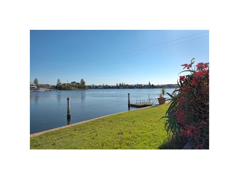 1 Peninsular Drive, Surfers Paradise QLD 4217