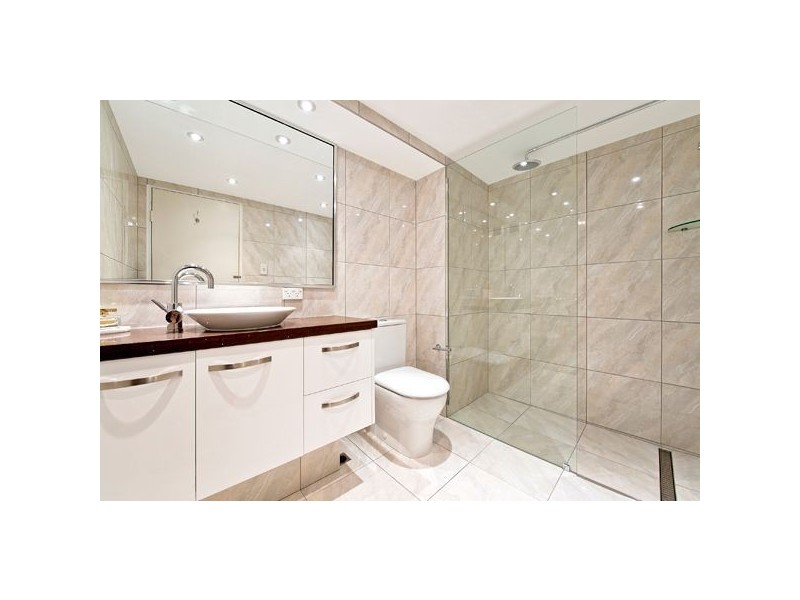 33 Thornton Street, Surfers Paradise QLD 4217